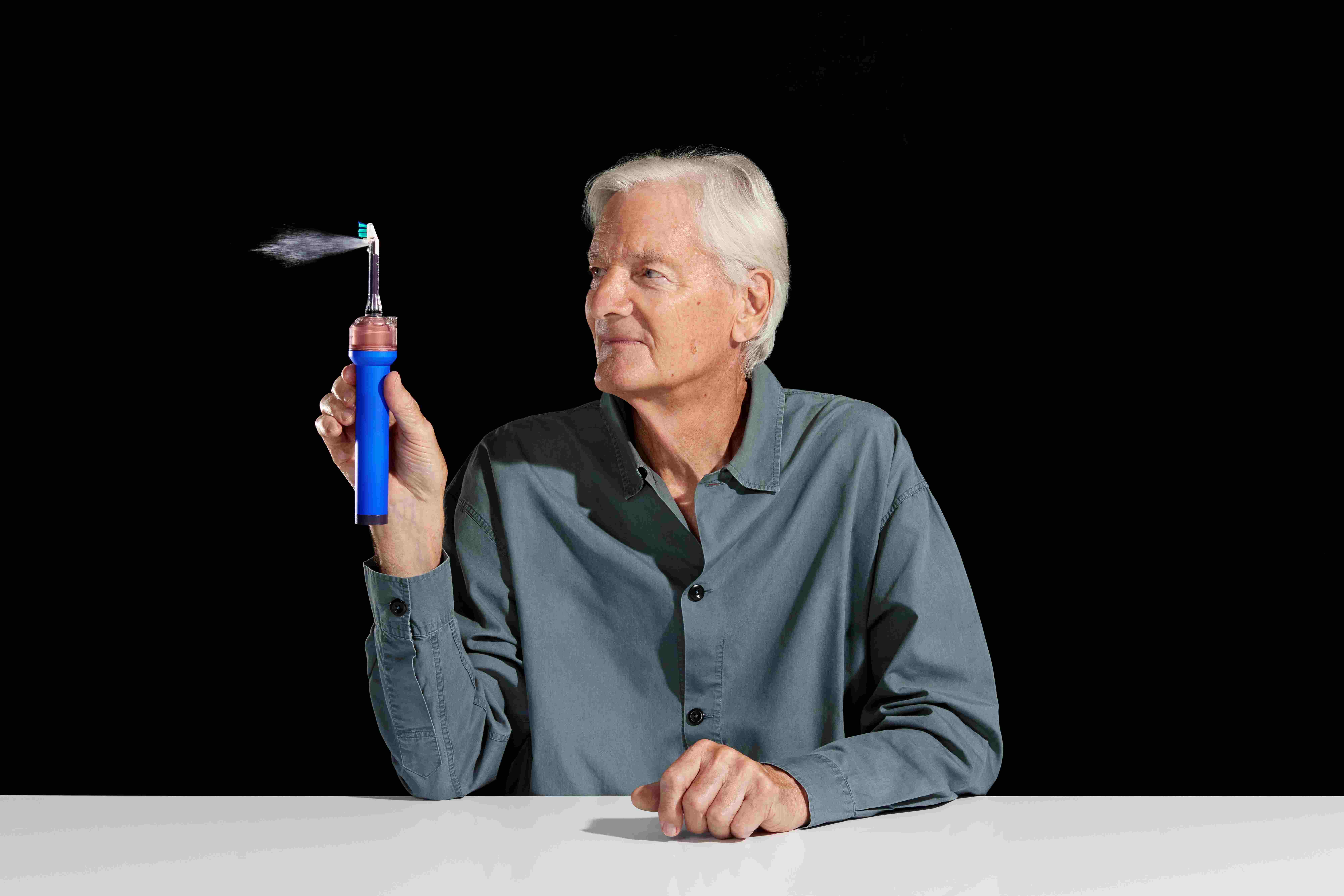 Dyson lansează o periuță de dinți cu cameră și machine learning: costă peste 2.400 de lei