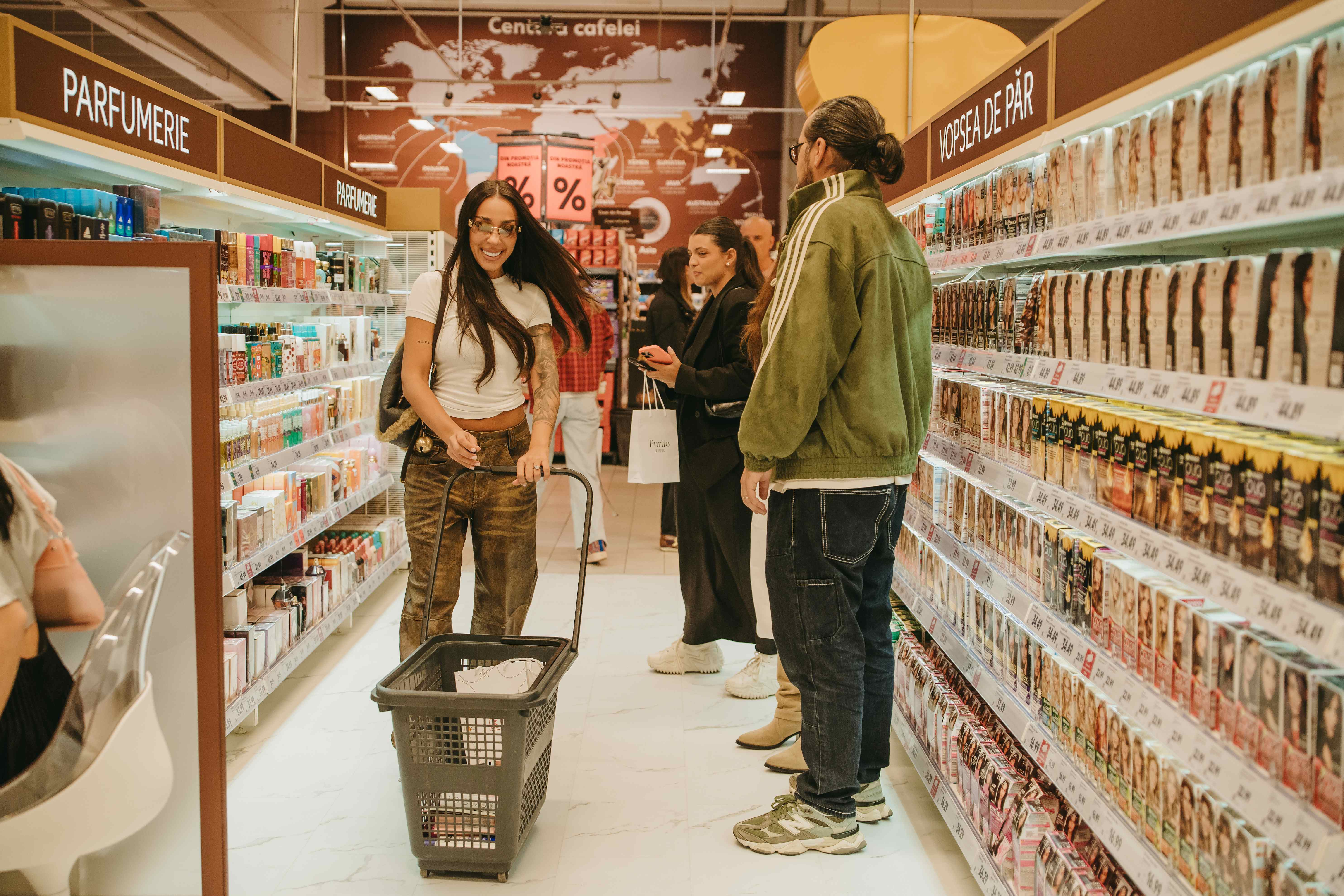Kaufland testează un nou concept de beauty: peste 600 de produse noi, cosmetice coreene, Nail Bar și oglindă cu AI